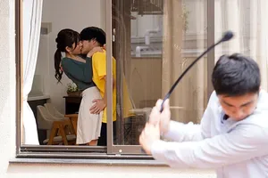 ông chồng bất lực để vợ yêu cho chủ nợ cưỡng hiếp