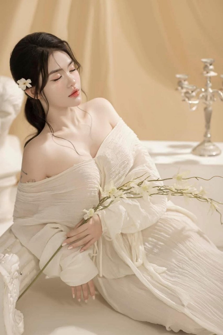 Cậu nhân viên ngây thơ và chị quản lý nữ dâm không thể ngờ